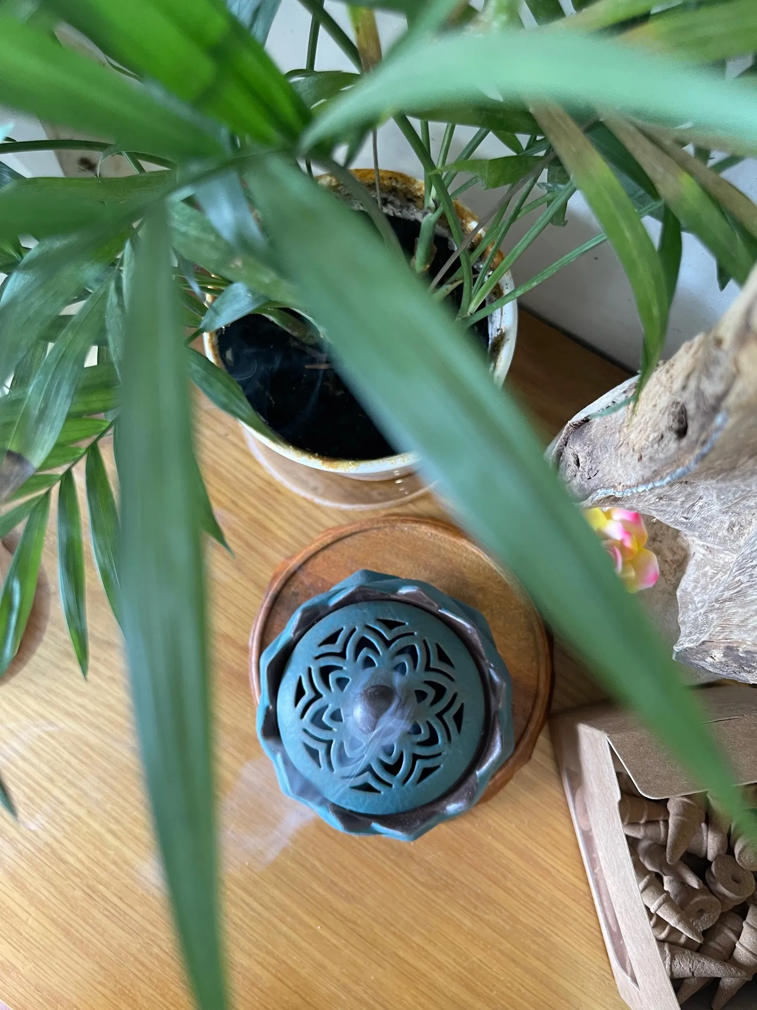 SKY BLUE LOTUS AGARWOOD INCENSE BURNER – PREMIUM CERAMIC OUD BURNER (10.5 CM)